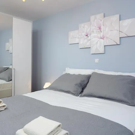 Place To Apartament *